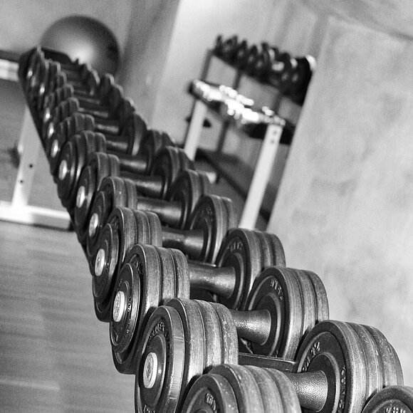 Gewichte im Fitnessstudio