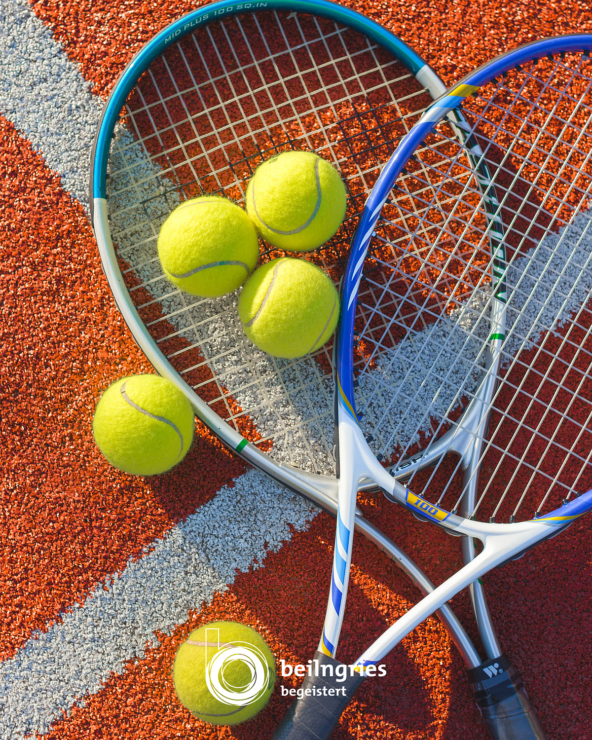 Ferienprogramm 2 Tennisschläger mit Bällen