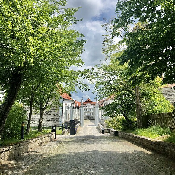 Blick von der Fürstenstraße auf Schloss Hirschberg